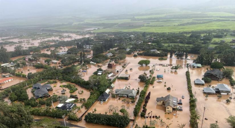 20 éve nem látott árhullám csapott le Hawaii-ra, több ezer embert kellett kitelepíteni