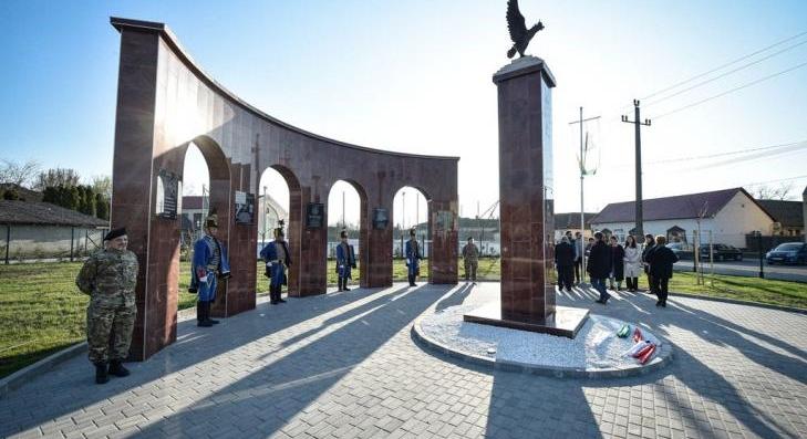 Felavatták a Regnum Marianum Emlékparkot 