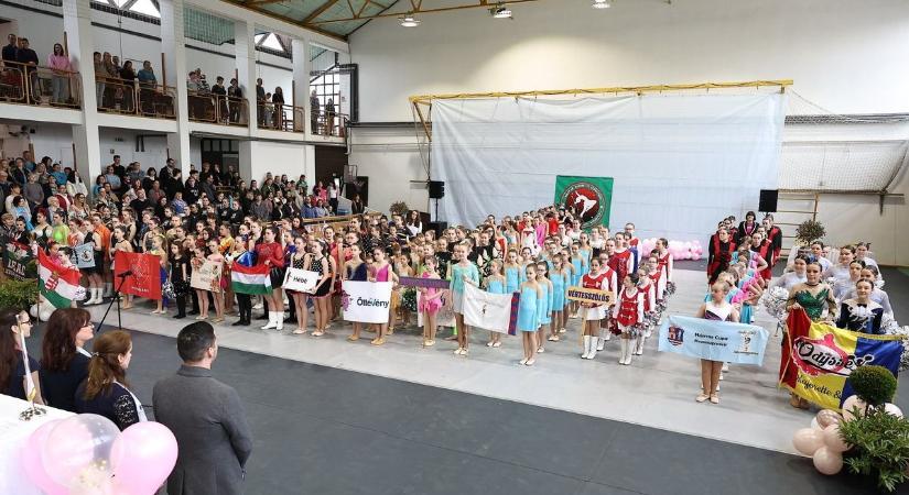 Tavaszköszöntő országos mazsorettversenynek adott otthont Öttevény - fotók