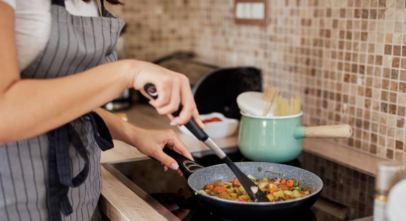 Amikor magával ragad a fakanál: ugyanannyi percet égetünk el házimunkával, mint a nyolcvanas években
