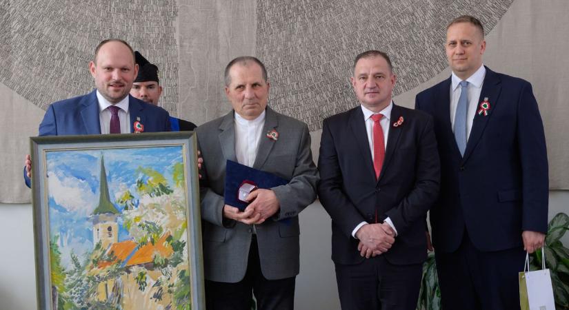 25 évnyi közösségépítés: Polgár József Pro Urbe díjat kapott Esztergomban