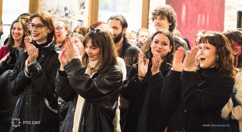 Fiatal tehetségeket díjaztak a pécsi Nádor Galériában