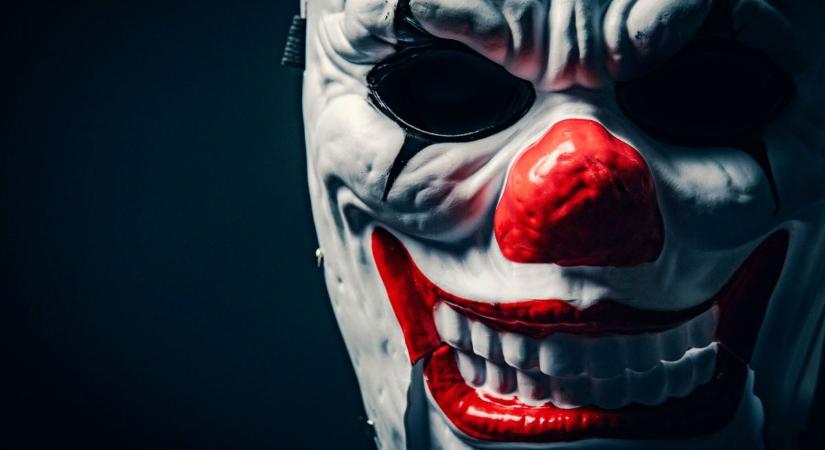 Bohócmaszkos rablás Németországban: három iraki és három szíriai áll a bíróság előtt