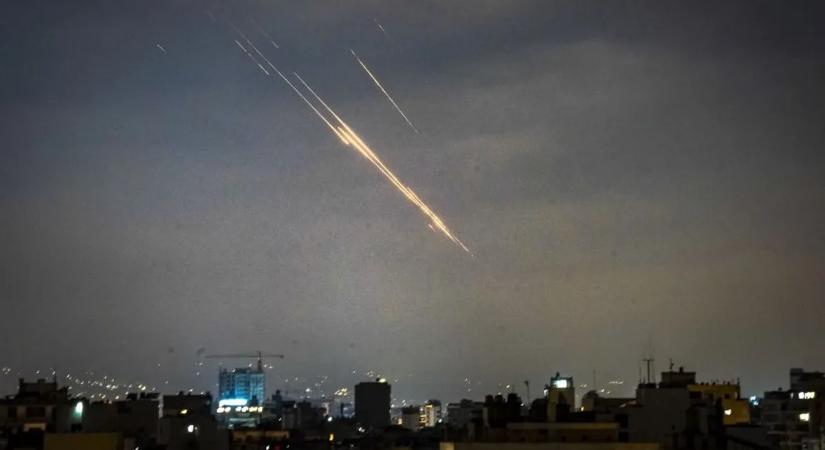 Irán terrorista szövetségese Izraelt bombázza – videó