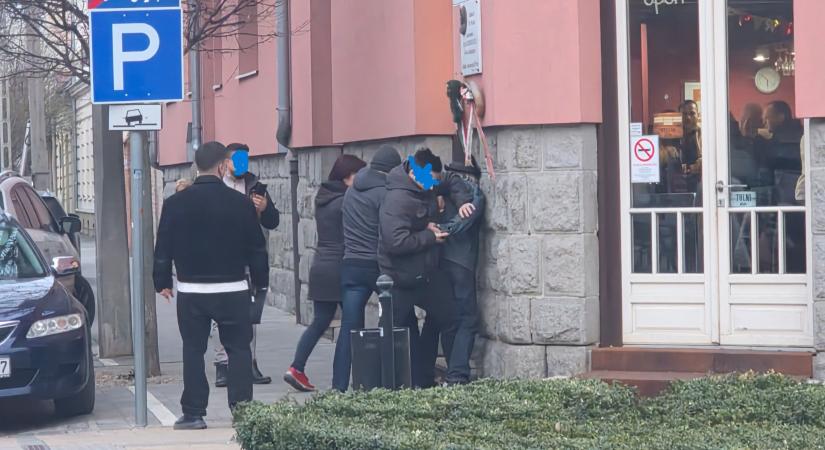 Fegyvernek látszó tárggyal zavarták meg Márki-Zay Péter vásárhelyi rendezvényét