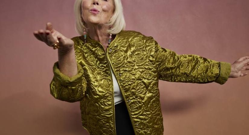 A 82 éves nő apró stílusfrissítést kapott: nőies és kényelmes szetteket mutat a stylist