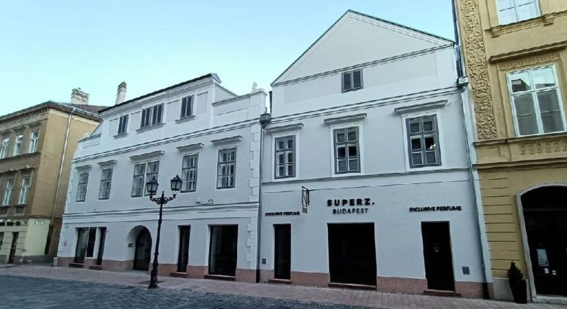 Egy patinás műemlékházban laknál Győrben? - Fotókon az álomotthonod!