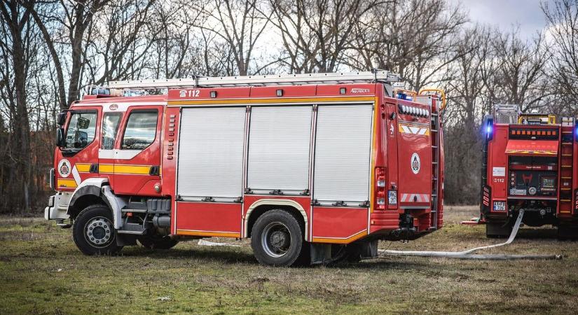 Autótűz Miskolcon: teljes terjedelmében lángolt egy jármű