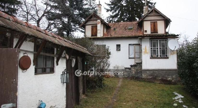 Eladó a valaha szebb napokat látott 19. századi villa - fotó