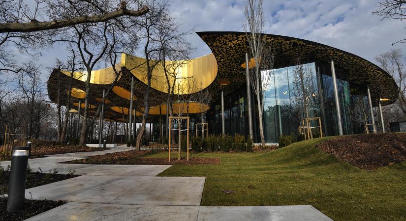 „Túlnőttünk a ház falain” – látogatórekordokat dönt a Freddie Mercury-kiállításra készülő Magyar Zene Háza