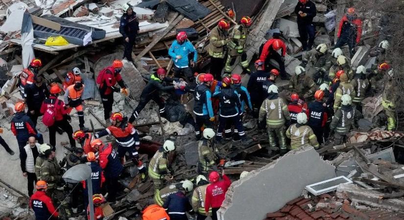 Hatalmas gázrobbanás történt: túlélők után kutatnak a romok alatt