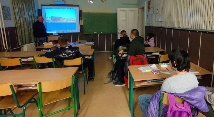 Floridai sztorik az ásotthalmi iskolában: ez érdekelte leginkább a diákokat