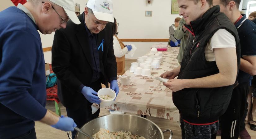 Megtapsolták a vasárnapi ételosztás szervezőit