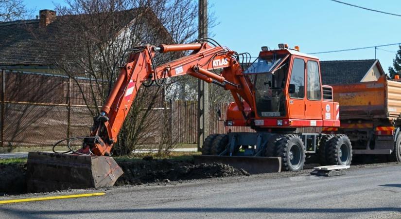 Herczeg Zsolt: Kiemelt cél a választókerület útjainak megújítása