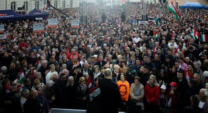 Vásárhelyen folytatódik Orbán Viktor tömegeket megmozgató országjárása - ÉLŐ