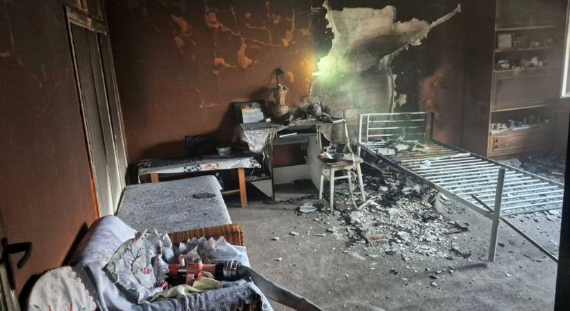 Helyszíni fotókon a tűz pusztítása - társasházi lakás égett Oroszlányban