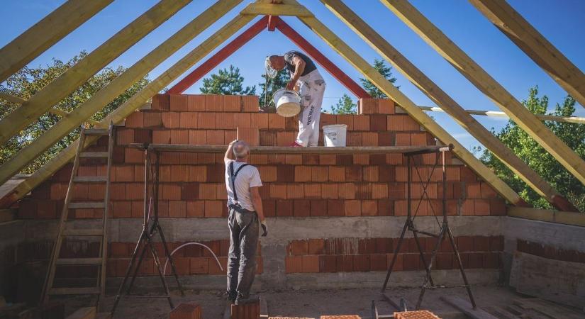 Ne most újíts fel vagy építkezz, mert az olajár beleköt még a malterba is