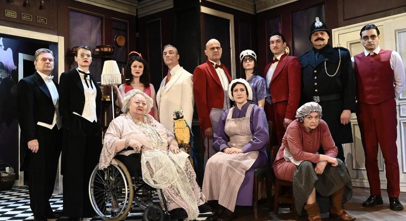 Az finom lesz! – Megérkezett Csengetett, Mylord? a színházba