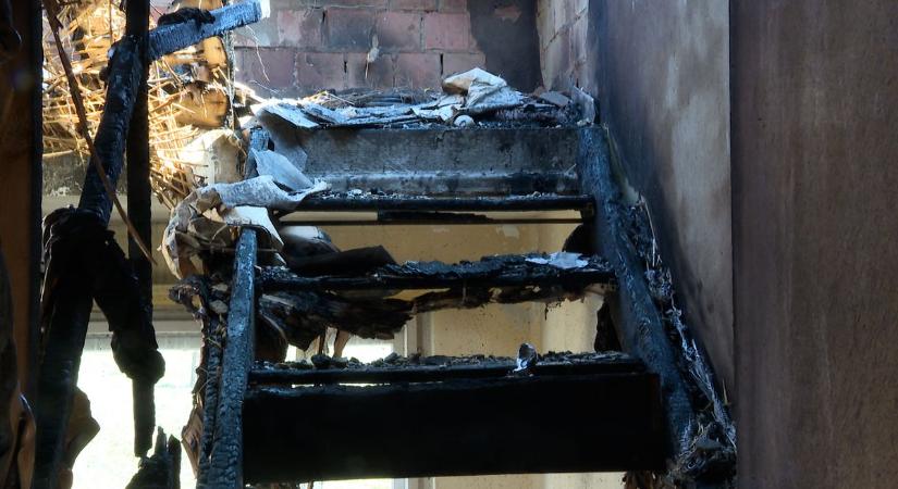 Képeken a szörnyű pusztítás: lakhatatlanná vált az egerbaktai ház a tűz után