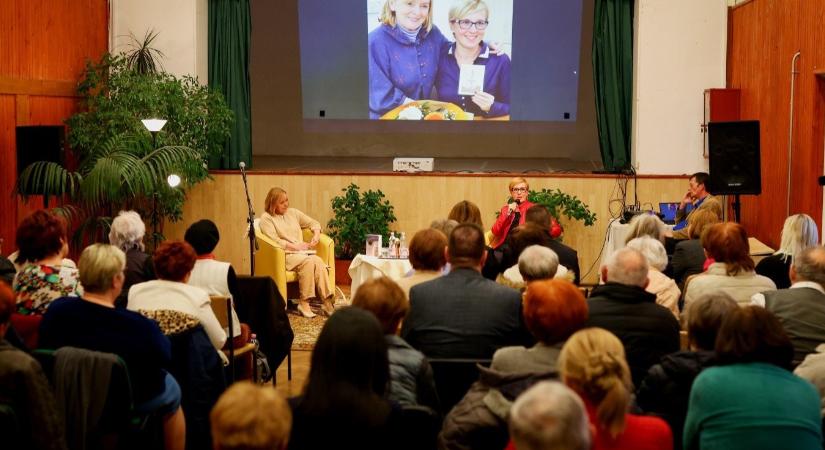 Kreatív Fidesz-kampány Veszprém megyében: kisajátítottak egy sikeres könyvbemutatót