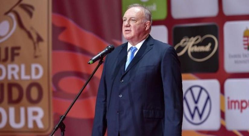 Távozik a győri születésű elnök