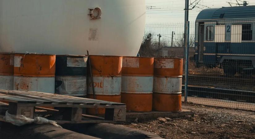 159-ből 170 liter lesz a végére – így hasznosul egyetlen hordó, a mostanában sokat emlegetett kőolaj