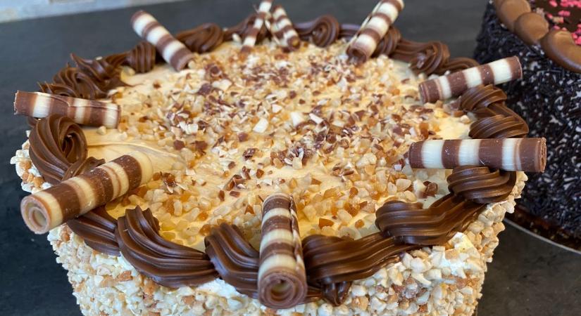 Ehető fazék tízezrekért: új tortatrendek hódítanak a szolnoki cukrászdákban