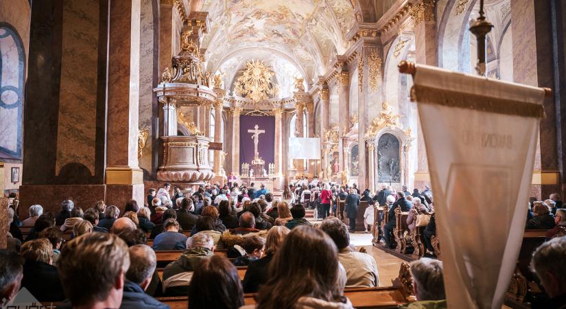 „Különös értéke van a másokkal együttérző szeretetnek”