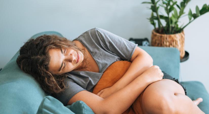 Pokoli napi fájdalmakkal küzd 200 ezer magyar nő: sokszor hosszú évekbe telik, mire kiderül, mi a bajuk