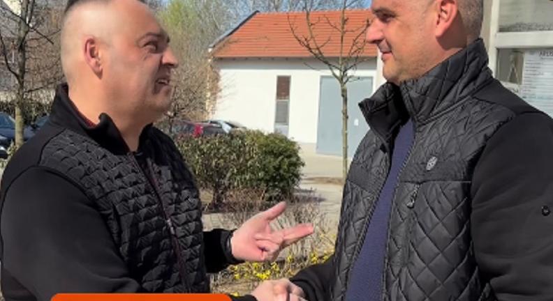 Báder Tibcsy, a téglási “mulatós király” úgy tudja, a fideszes Antal Szabolcs értékes ember, szükség van rá