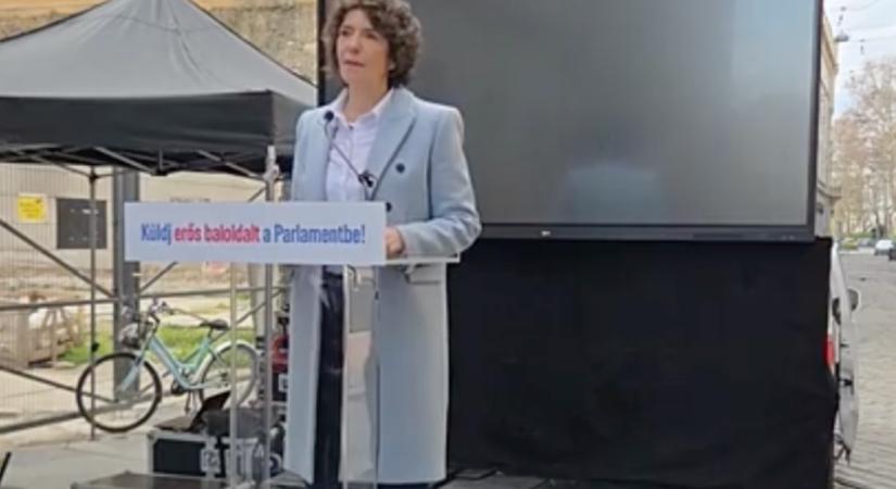 Dobrev Klára a Navalnij-emléktáblánál üzente: „Soha teljhatalmat senki kezébe nem lehet adni”