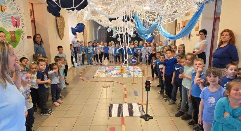 Különleges ajándékokat vittek a rendőrök a zalaapáti ovisoknak