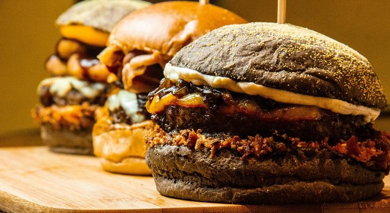 Két nagy gyorsétterem-lánc lép be Romániába