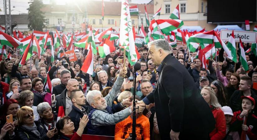 „Minden narancssárgába borul” – Orbán Balázs szerint eldőlni látszik a kampány