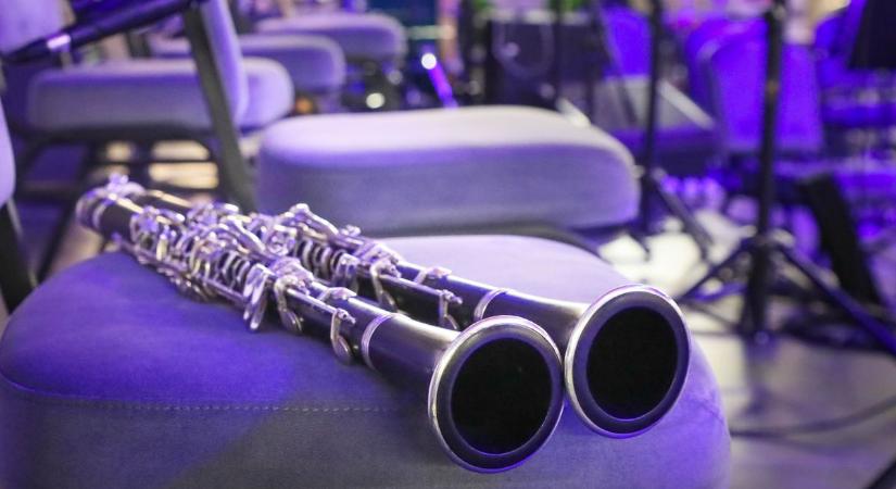 Zsúfolásig megtelt a Miskolci Egyetem Díszaulája a világsztár koncertjén - fotókkal, videóval