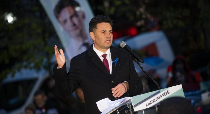 Márki-Zay Péter: A fideszesek ellopták a „Ne lopj!”-plakátokat Orbán Viktor hódmezővásárhelyi érkezése előtt