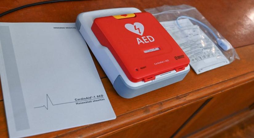 Hősök és gépek – Mezőtúron már a rendőrök és a hivatalnokok is készen állnak az életmentésre