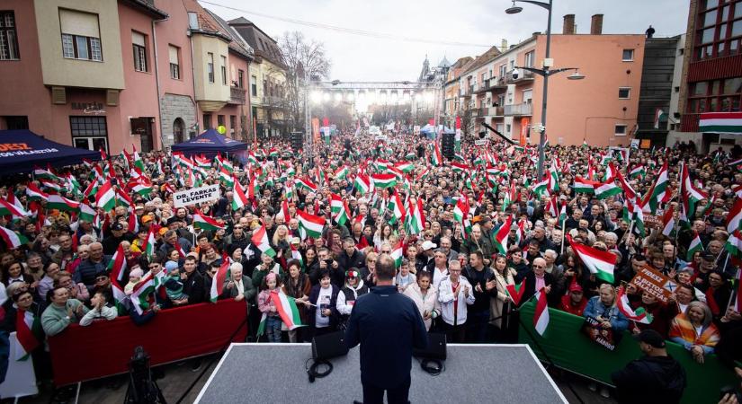 Orbán Viktor: Brüsszel, Kijev és a Tisza összejátszik a magyarok ellen, nem hagyhatjuk, hogy ukránpárti kormány alakuljon!