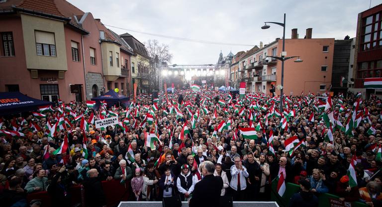 Orbán Viktor: Az apa férfi, az anya adómentes