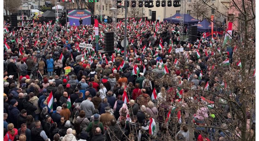 Ez sem a tiszások napja: hatalmas a tömeg volt Orbán Viktor hódmezővásárhelyi állomásán is (FOTÓ)