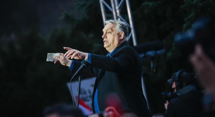 Újra Orbán Viktor arcképével plakátolják tele az Magyarországot