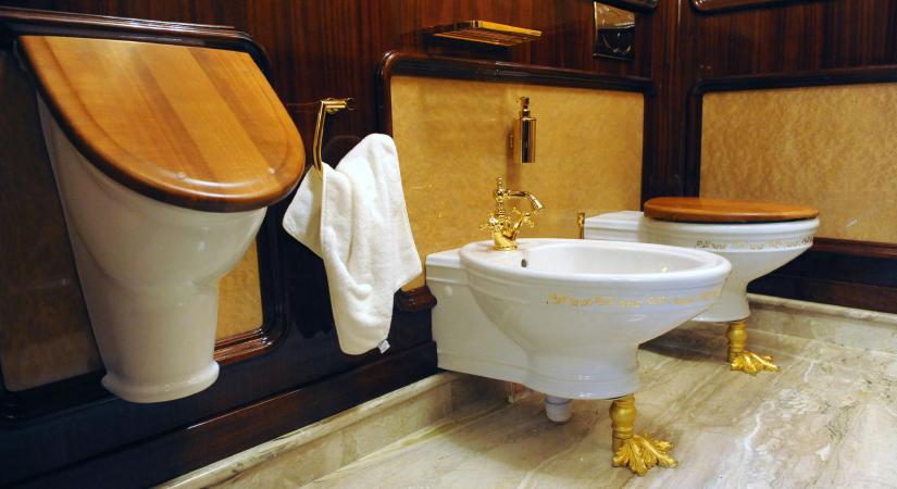 Karafiáth Orsolya: Mennyit számít, hogy milyen drága volt a wc, amin lehúzták az életed