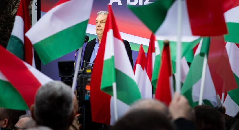 Több ezren hallgatták Orbán Viktor üzenetét Hódmezővásárhelyen