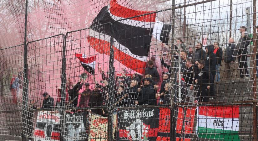 Elképesztő hangulatban fűzte szorosabbra a hurkot a PMFC, Márton még nem tett csodát