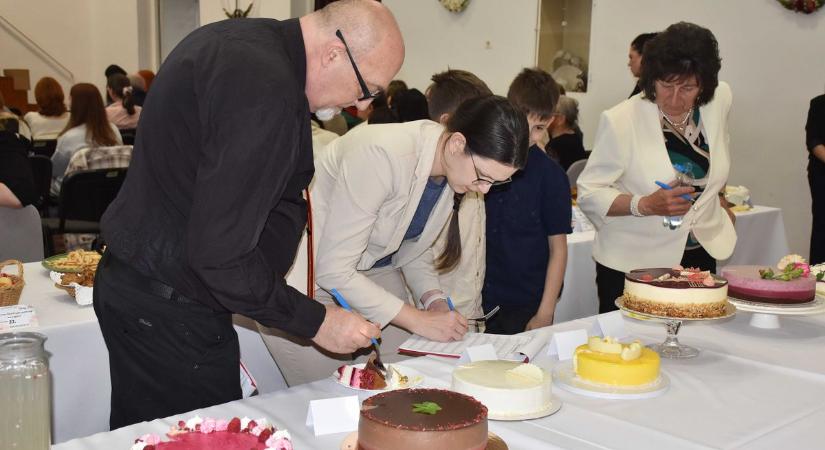 TOP sütik 2026-ban: pisztácia minden mennyiségben, ezek a desszertcsodák tartoltak a Sütinapon