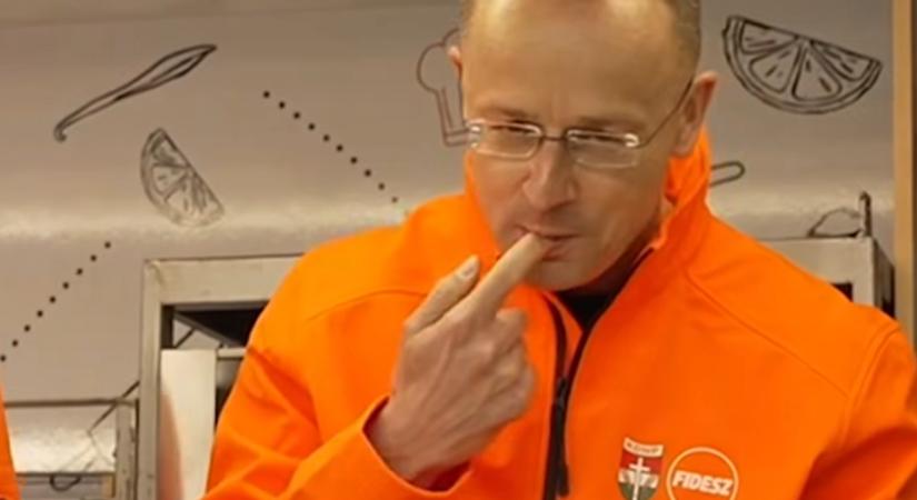 Szijjártónak és Rétvárinak a porcukorról mindig a por jut az eszébe