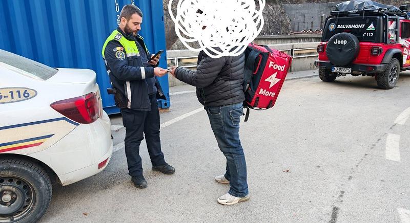 Zavartan viselkedő férfi a Transzfogarasi úton – Gyalog indult Kolozsvárról a Bâlea-tó felé?