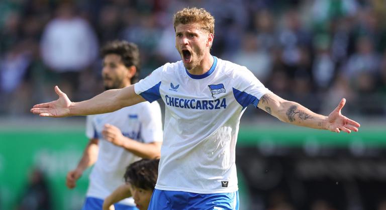 Lekönyökölték a magyar válogatott hátvédjét, nyolc perc után le kellett cserélni