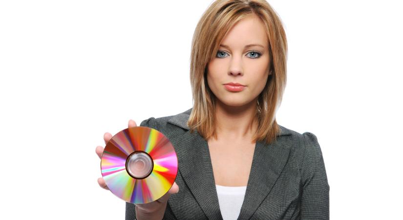 Éva férje a megcsalós DVD-t egy Schwarzenegger-film tokjába rejtette el