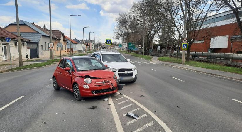 Baleset Nyíregyházán vasárnap délután (fotókkal)